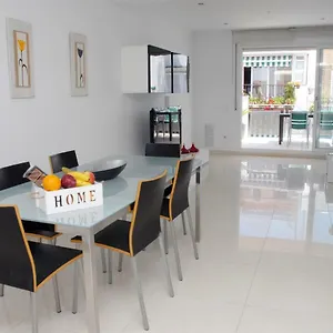 https://apartamento-montroig-3-atico.catalonia-hotels.com
